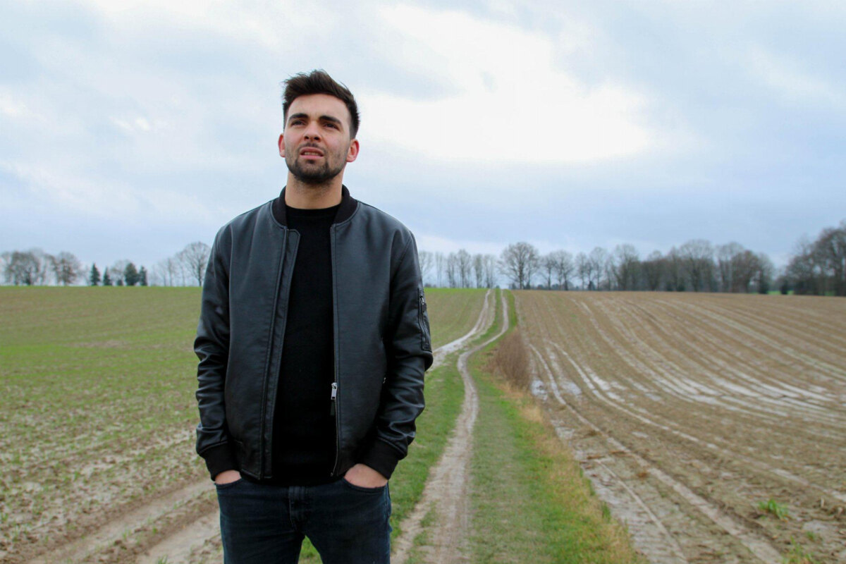 Mathias Vergels scoort met ‘2’ zijn 4de Top 10-hit: “Ik heb mezelf de voorbije weken vooral beter leren kennen!”