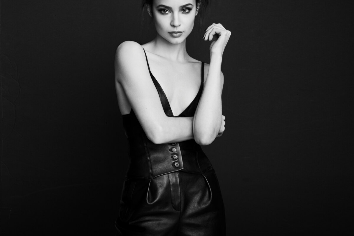 R3HAB & Sofia Carson team up for "Miss U More Than U Know" [out on Hollywood Rec.]