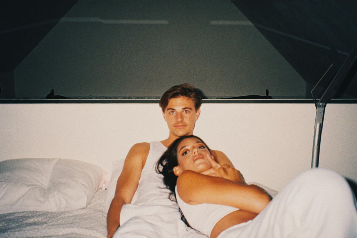 Daniël Busser lanceert met Chaïma de 2-talige single ‘Tu veux quoi’
