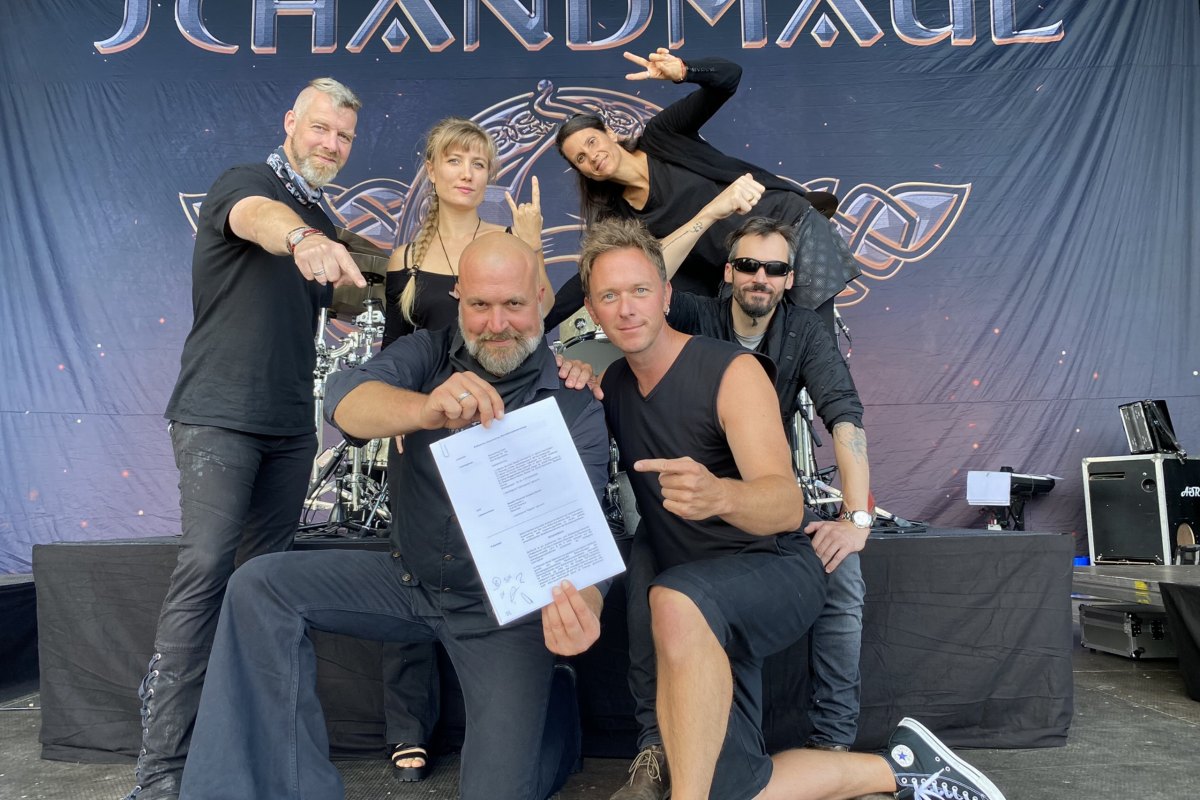 Schandmaul Signs Worldwide Contract with Napalm Records