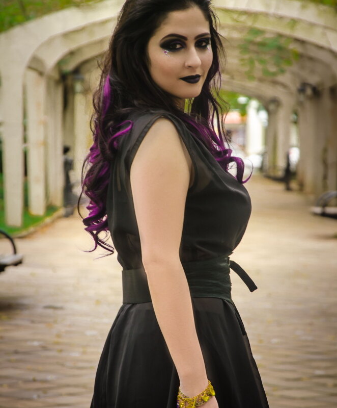Ingridi Verardo joined by Daniela Serafim on "Read Between The Lines" single