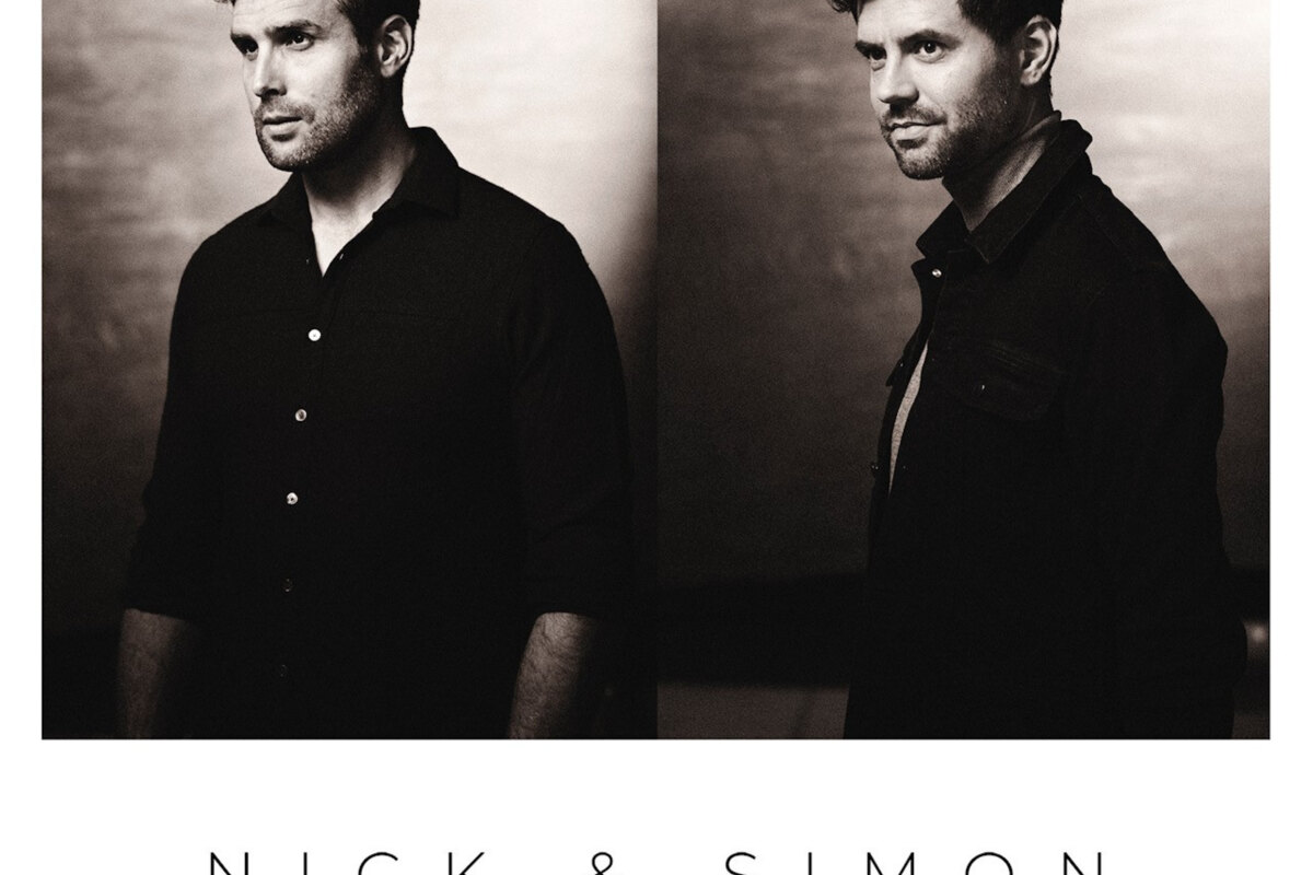 Dankzij Woody Harrelson kregen Nick & Simon complimenten van Paul Simon!