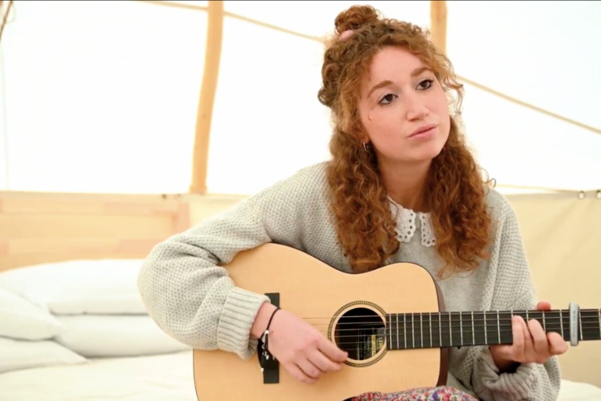 Marie Naffah releases 'What A Wonderful World' live acoustic video