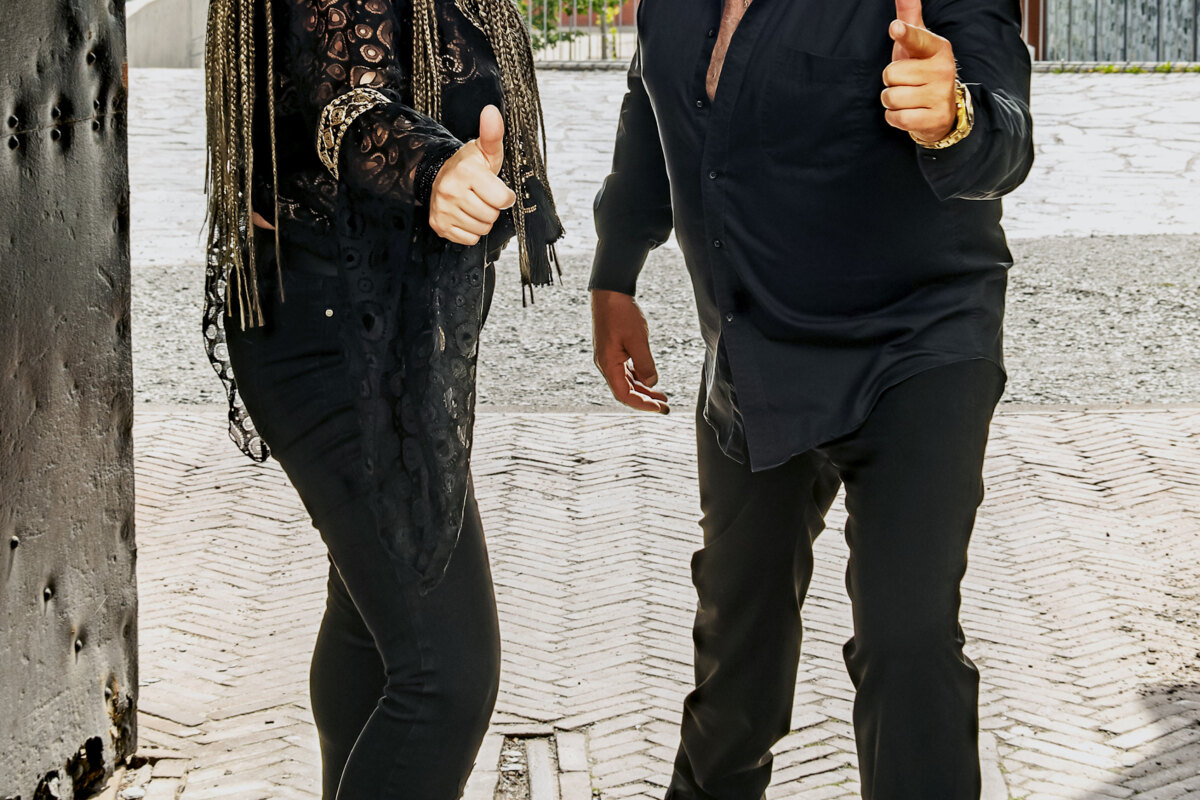 Sergio en metalqueen Hellen Haert steken met Music 4 Care het zorgpersoneel een hart onder de riem