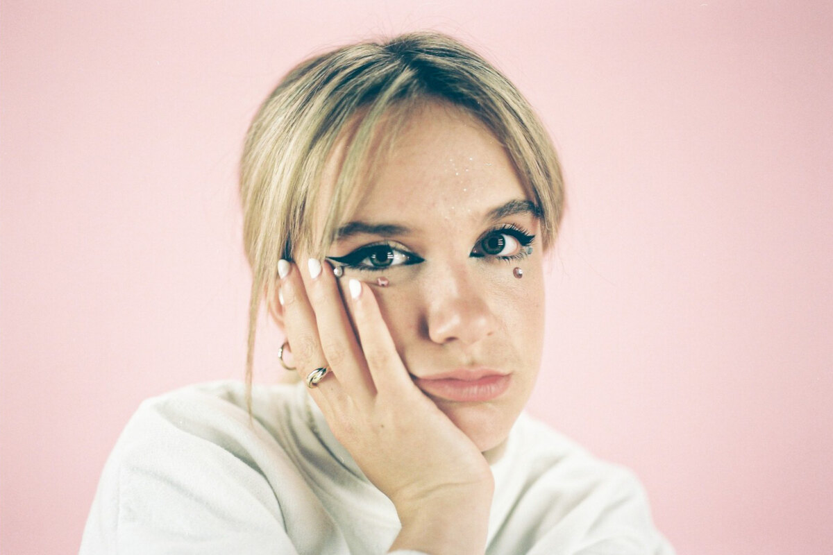 Molly Annelle Shares Video "All In" 