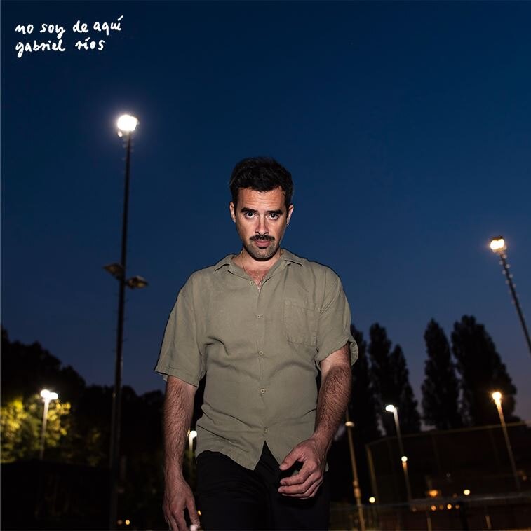 Gabriel Rios is terug met zijn nieuwe single 'No soy de aquí, ni soy de allá'