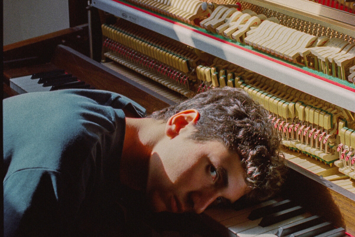 Aleksandir drops his "I Used To Dream" video from his LP "Skin" on Omena.