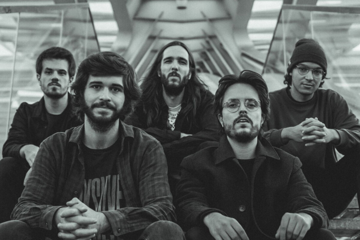 Dream People have just released People Think, the first single from Almost Young, the Lisbon band's new album.