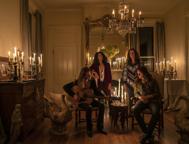 Naked Gypsy Queens tekenen bij Mascot Records en releasen single