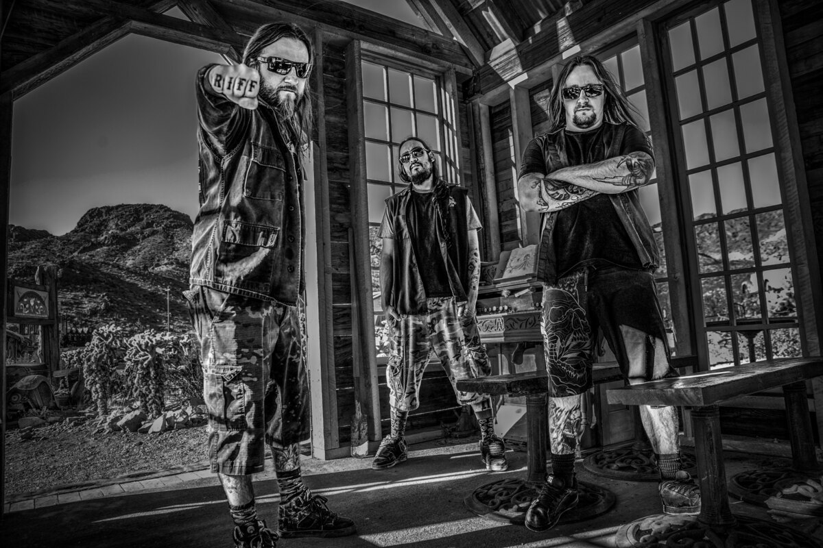 Claustrofobia releases single "Riff Cult" on all digital platforms via Canil Records