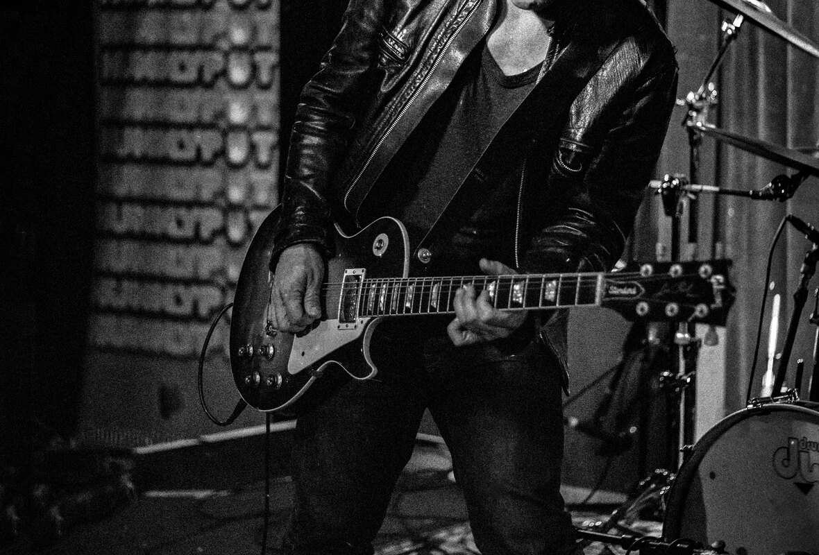 Real World New York Rocker André Comeau Releases New Single "CLEAN BREAK"