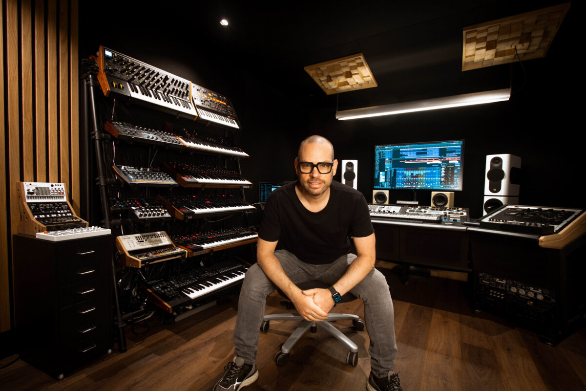 Peter Luts investeert fors in nieuwe studio: “In dit gezellige, akoestische paradijs gaan er nog heel wat nieuwe dingen ontstaan!”
