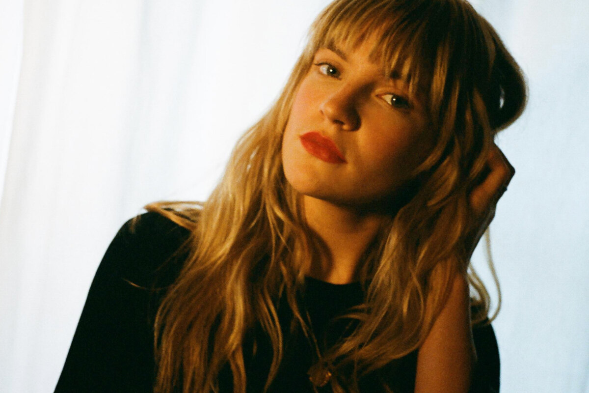Eloise announces new single ‘Intertwined’ + her mini-album ‘Somewhere In-Between’