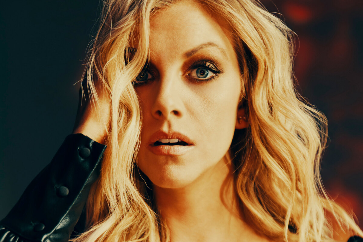 Lindsay Ell releases new single 'Hits Me'