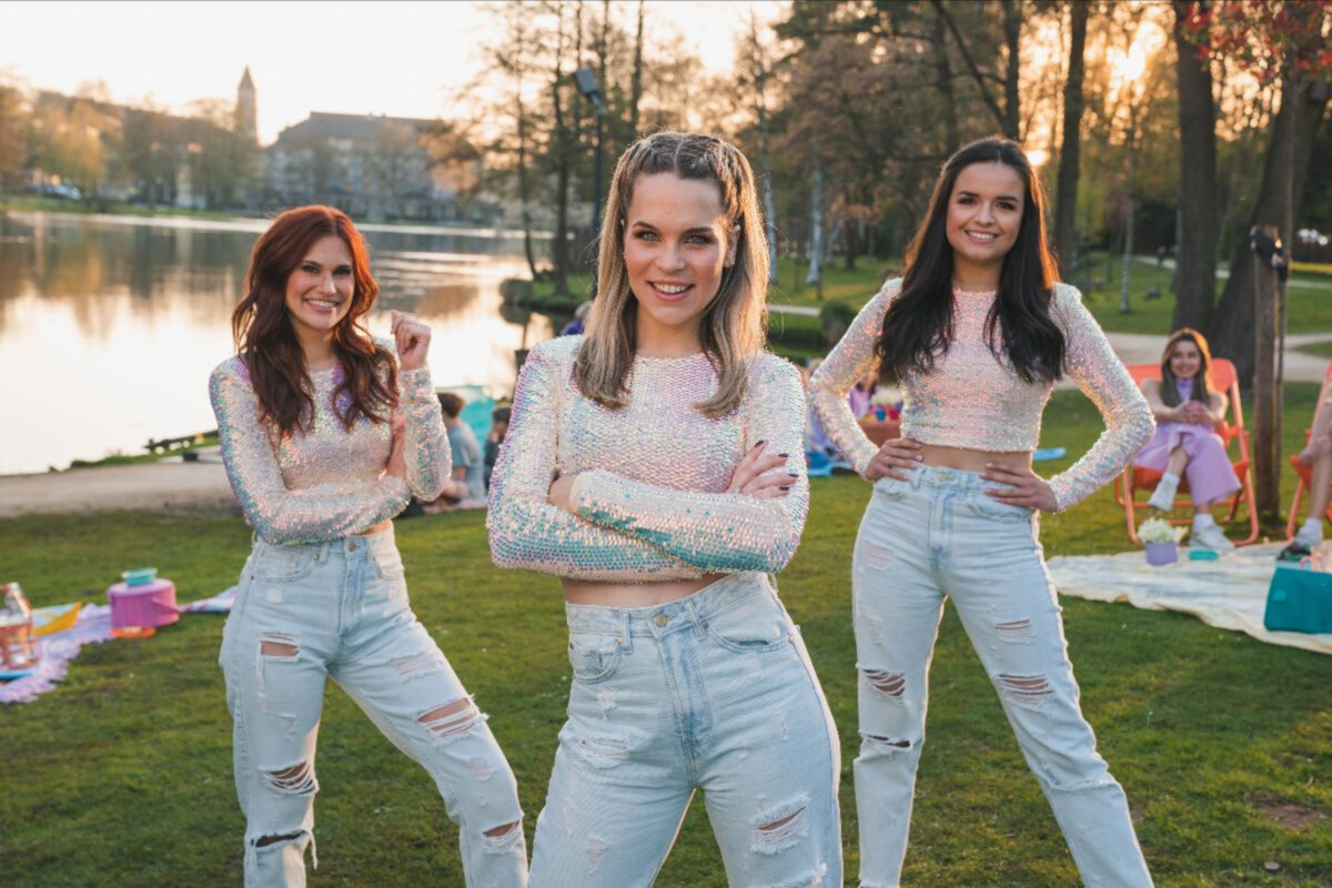 K3 brengt feelgood videoclip van laatste single met Klaasje uit