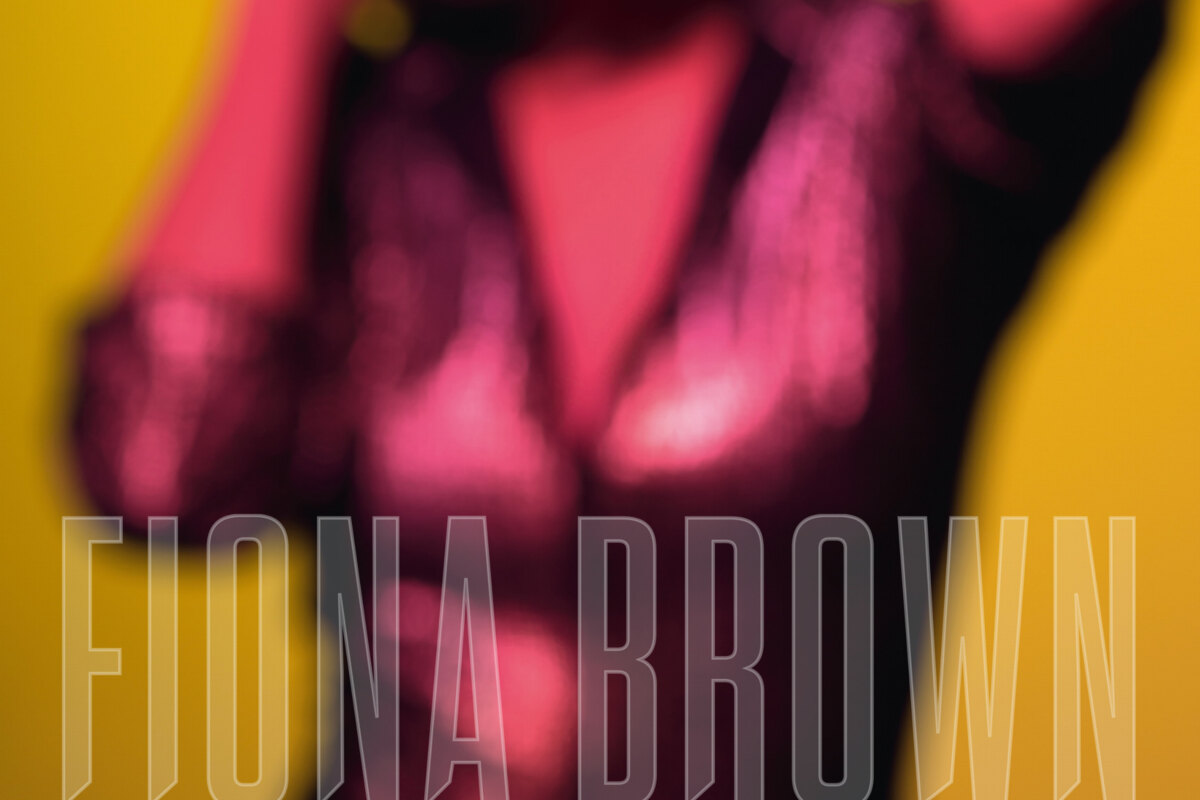 Fiona Brown stelt nieuwe single LFF voor uit aankomen album