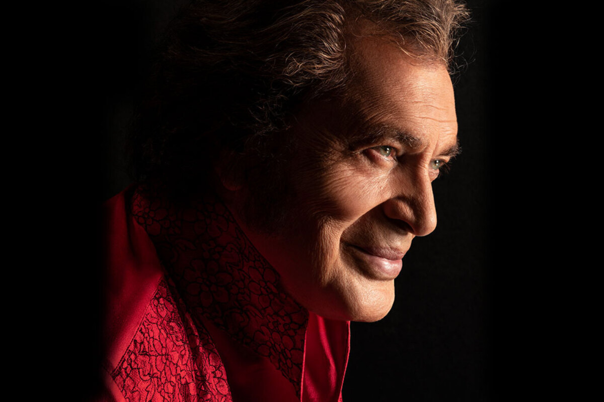 Engelbert Humperdinck op 19 april 2022 in Muziekgebouw Eindhoven