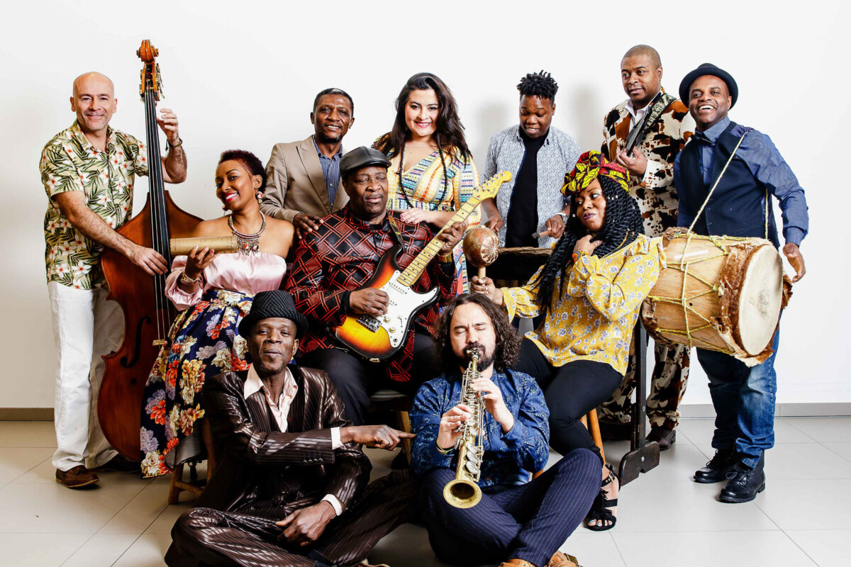 De Congolese gitaarlegende Dizzy Mandjeku en het Colombiaanse ensemble Alé Kumá releasen videoclip van het nummer 'Tengo Un Dolor' 