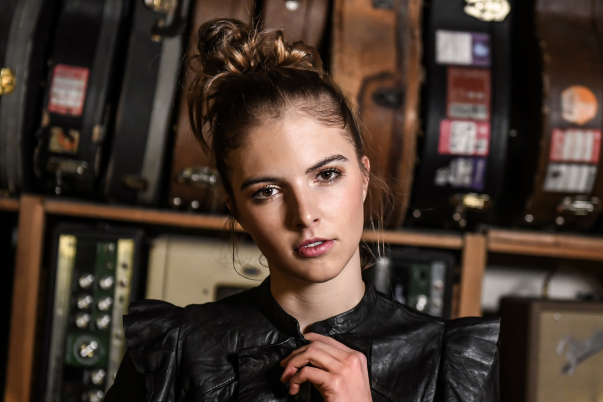 Emmy d'Arc brengt nieuwe single 'I'm Alright' uit