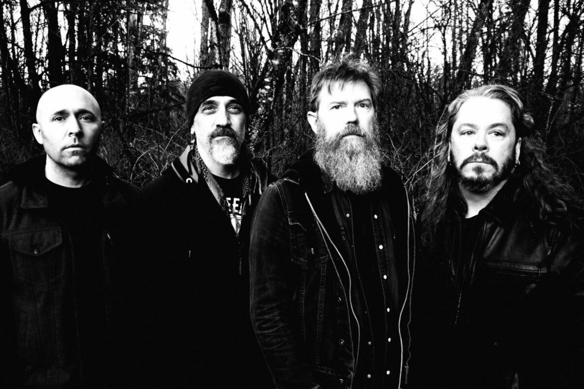 Sun Crow new track "Black It Out"; debut album out July 2 via Ripple Music!