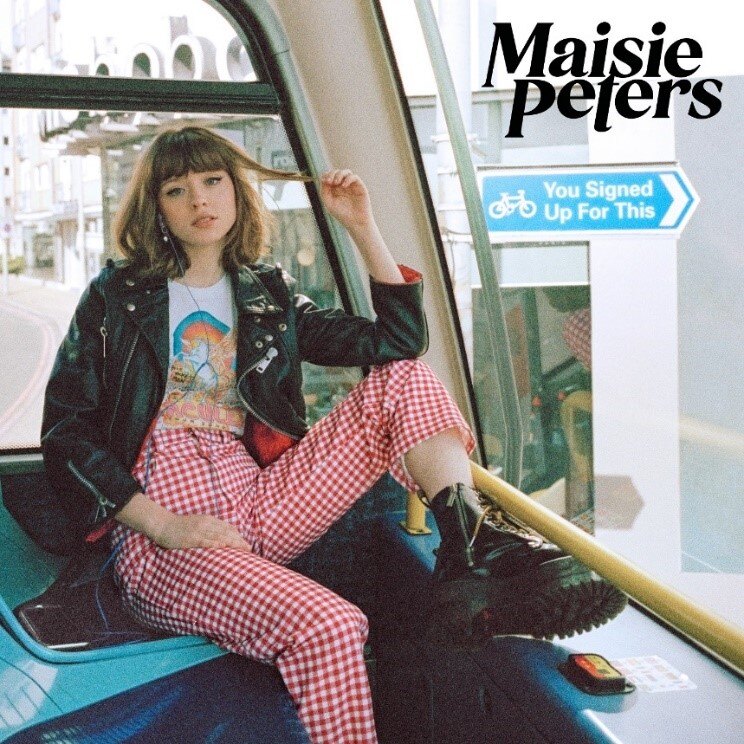 Maisie Peters kondigt debuutalbum aan en tekent bij label Ed Sheeran