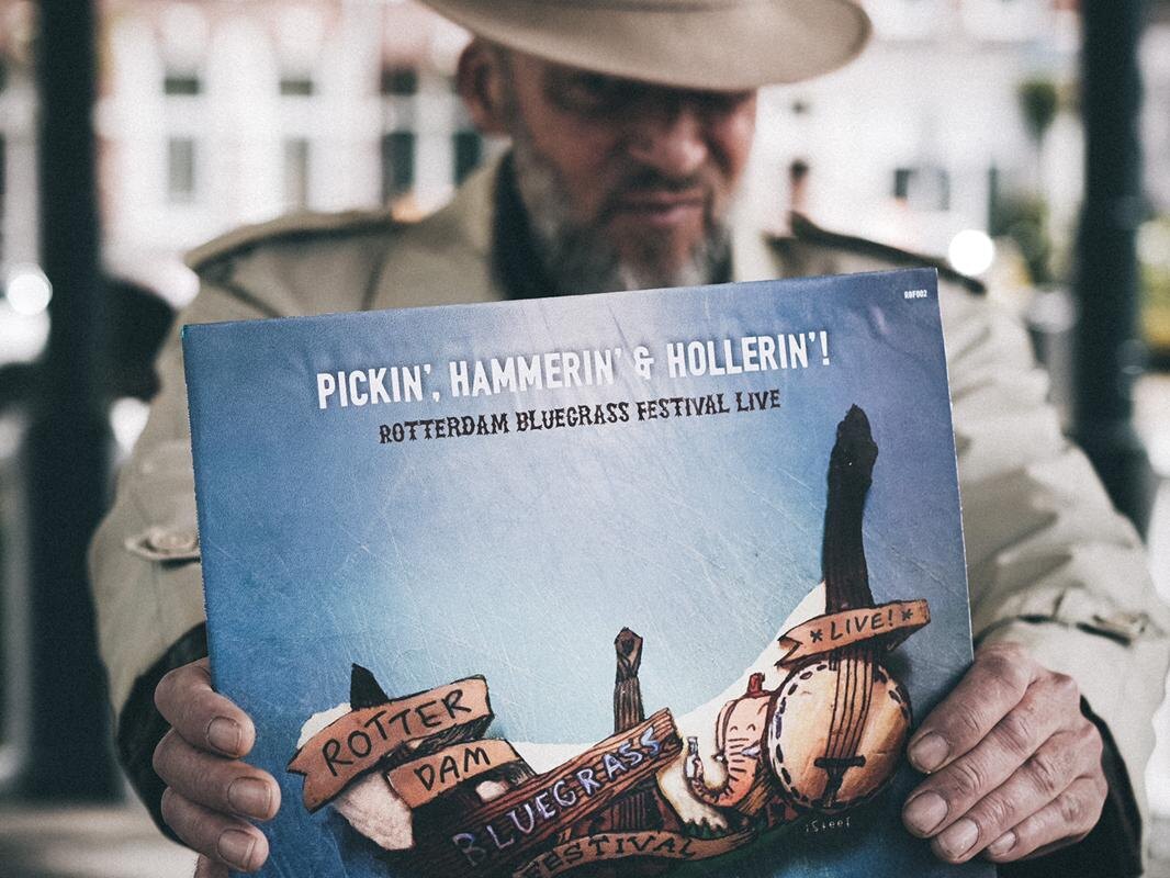 Rotterdam Bluegrass Festival 2021 alternatieve editie met Bluegrass in de Laurenskerk en live op blauw Vinyl.