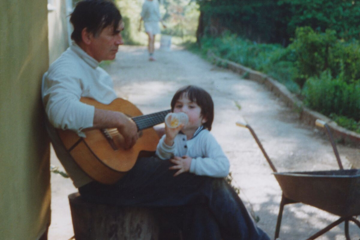 Tom Rosenthal releases brand new single 'I Went To Bed And I Loved You'