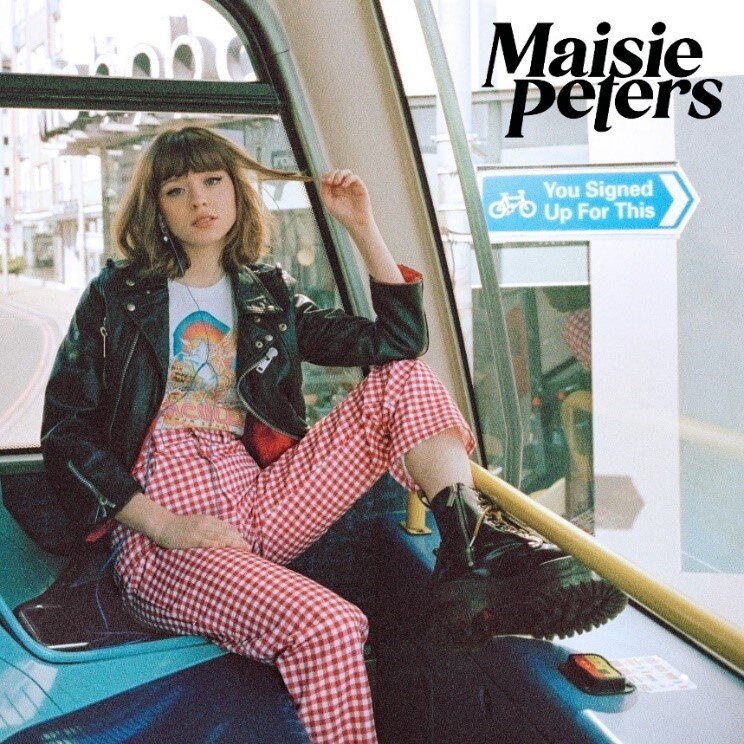 Maisie Peters kondigt debuutalbum aan en tekent bij label Ed Sheeran