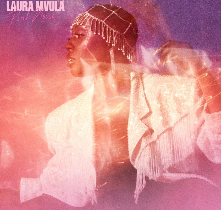 Vandaag brengt Laura Mvula haar nieuwe album 'Pink Noise' uit