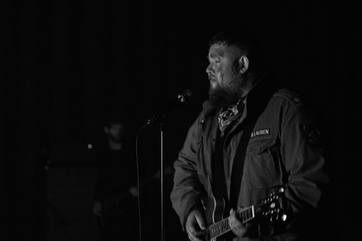 Rag'n'Bone Man releases "Alone [Official Video]"