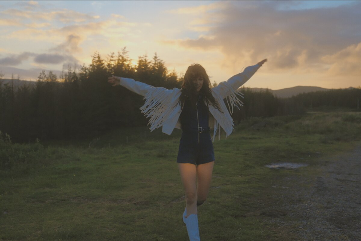 Astræa releases beautiful 'Looking Up' video