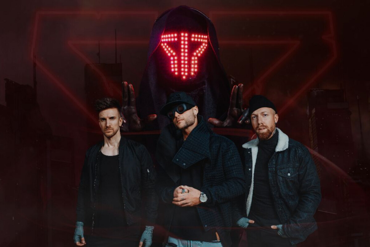 Smash Into Pieces release explosive new single 'Glow In The Dark'