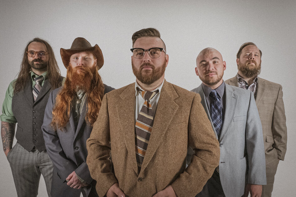 Dragged Under releasen 'Brainwash Broadcast' feat. Spencer Chamberlain van Underoath!