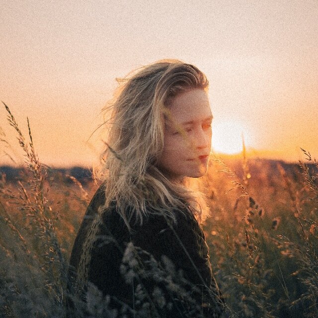 Irish solo artist, Ruth Mac signs to Beth Shalom Records and announce her Debut EP