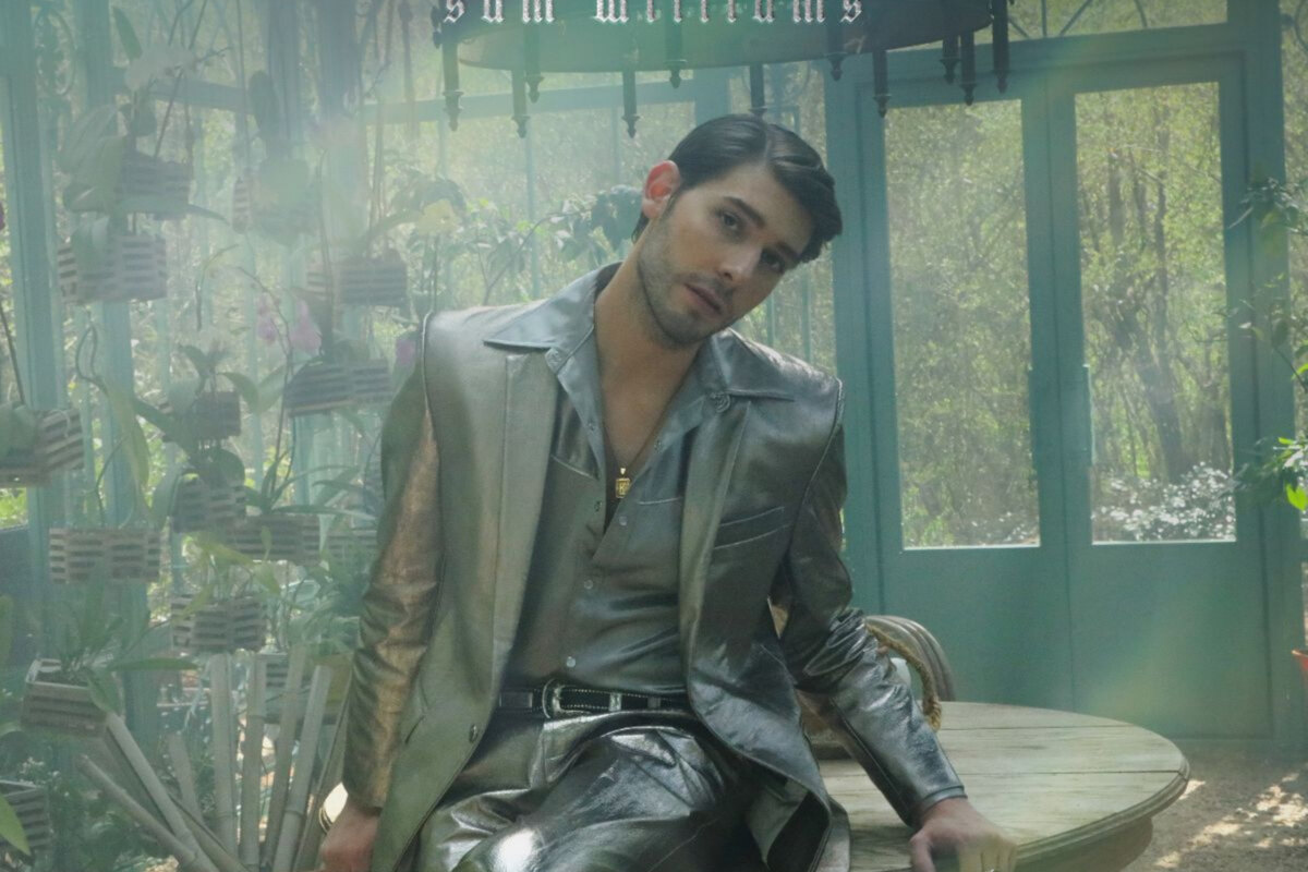 Sam Williams releases debut album 'Glasshouse Children'