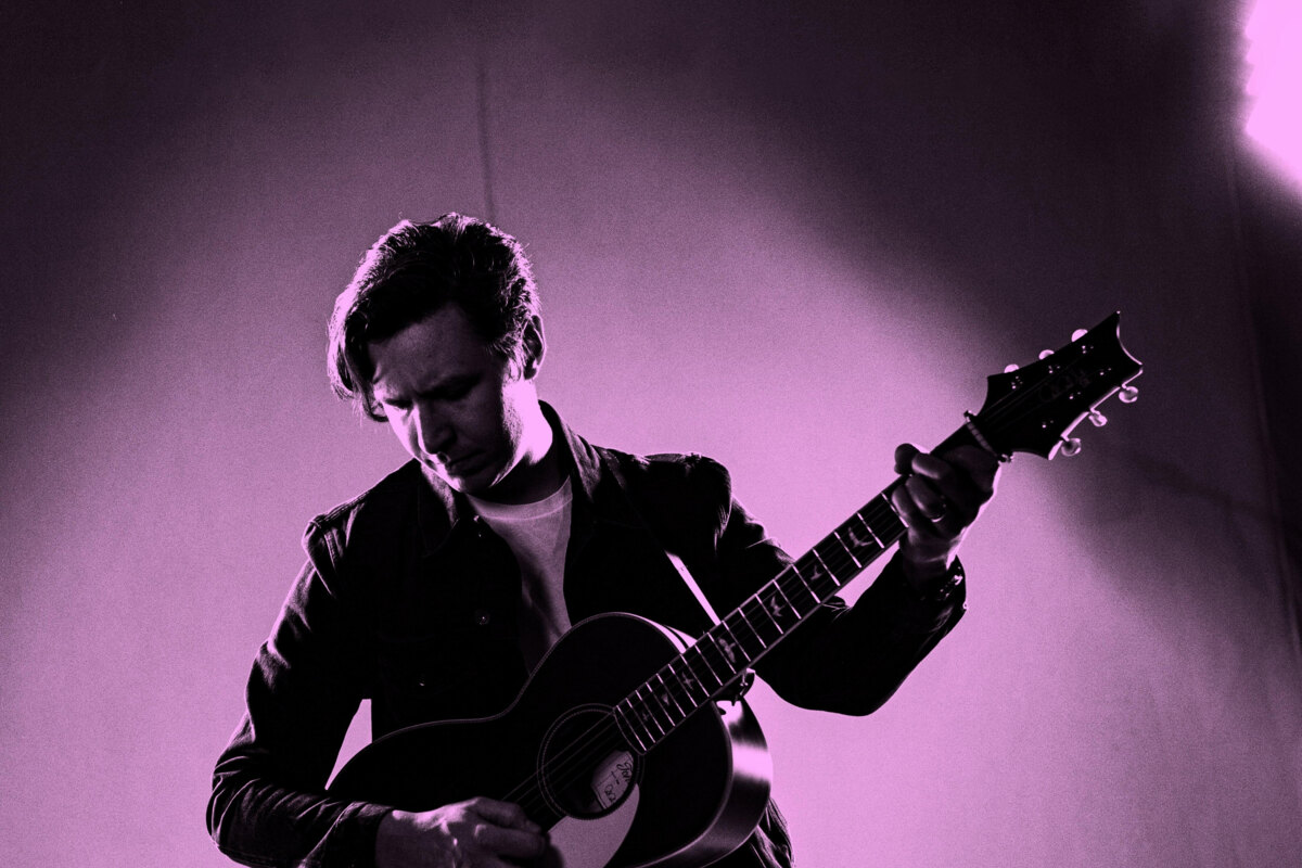 Singer-Songwriter and Guitarist Davy Knowles Releases “Roll Me,”