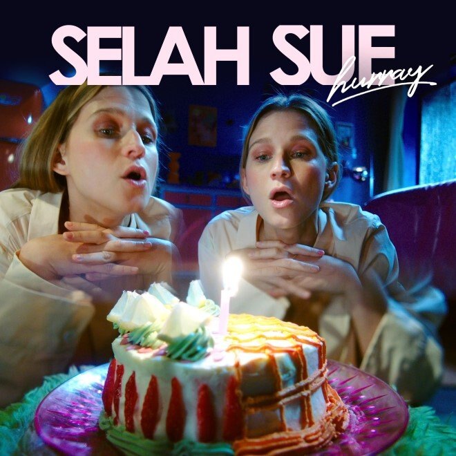 Selah Sue deelt nieuwe single "Hurray" met een herkenbare boodschap