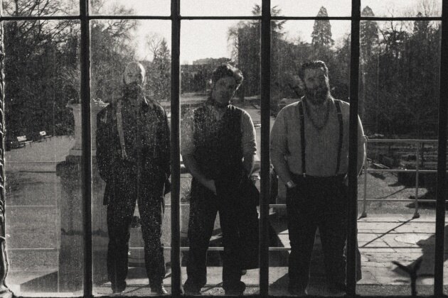 French Prog & Grunge Metal Trio Cosmic Orders Signs With Argonauta Records!