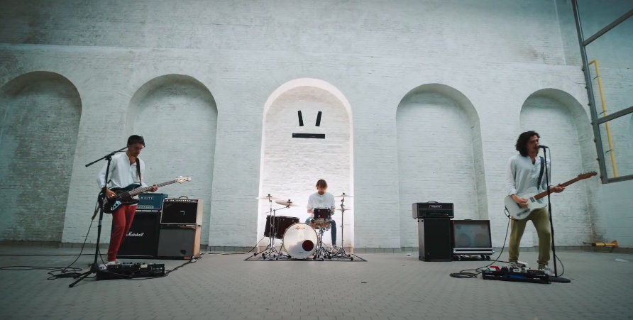 Ramkot stelt video voor bij single 'Eye to Eye'