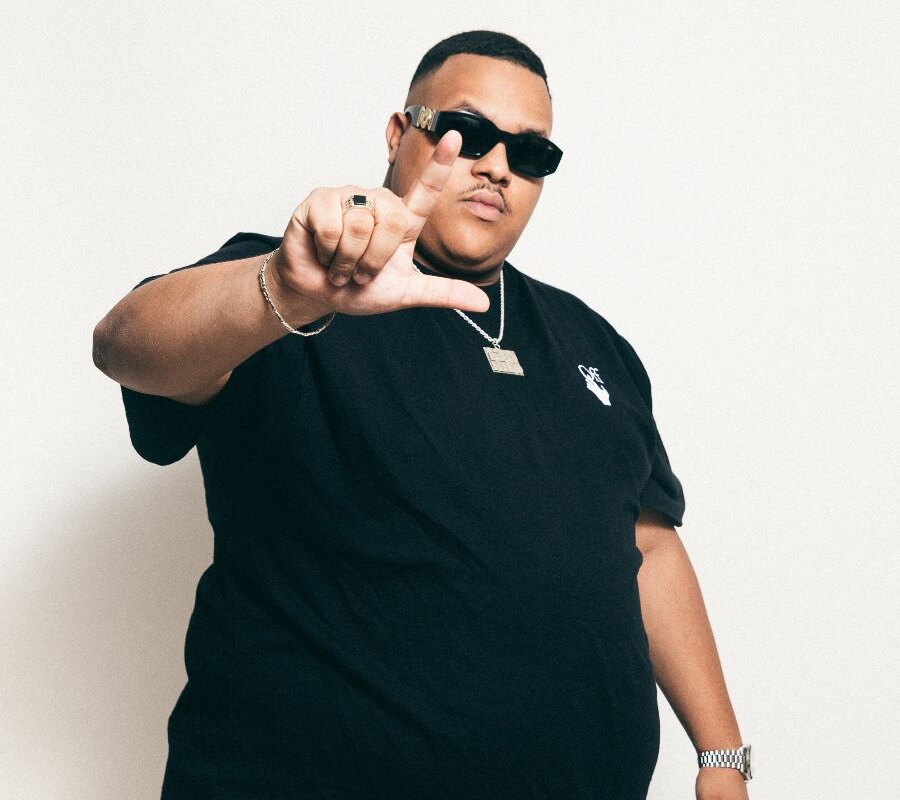 DIKKE dropt nieuw album 'Nooduitgang' !