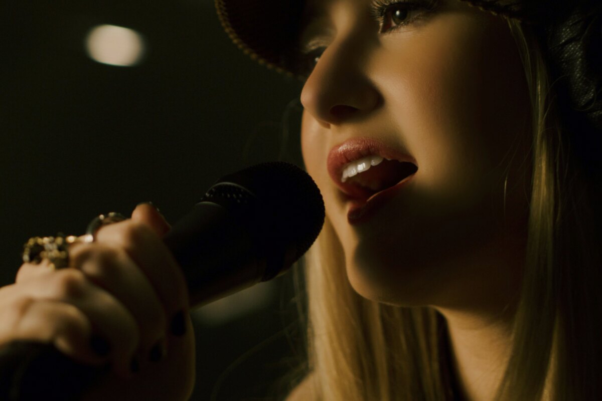 Annabel Gutherz Shares 'Loose Ends Sessions' EP & Videos