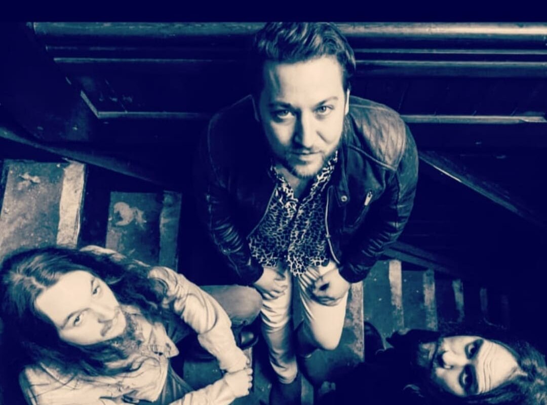Mexican Dogs Release glam-rock riffing: “Run, Run, Run”