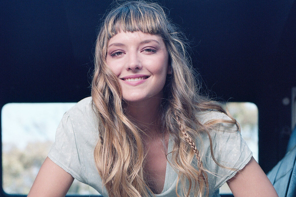 Braziliaanse singer-songwriter Mallu Magalhães op 16 mei 2022 in AB Club