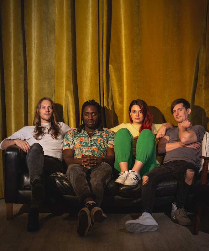 Bloc Party brengt 2e single The Girls Are Fighting uit