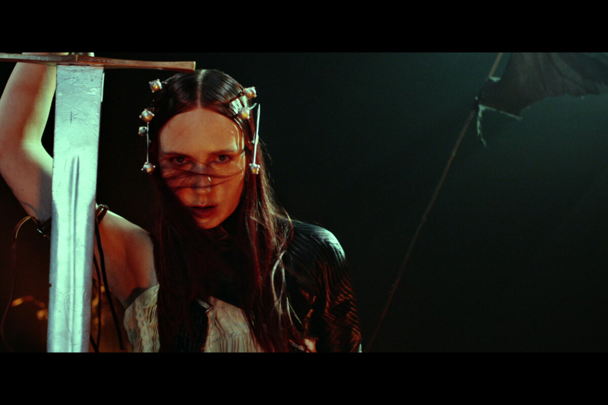 MØ  releases "New Moon"