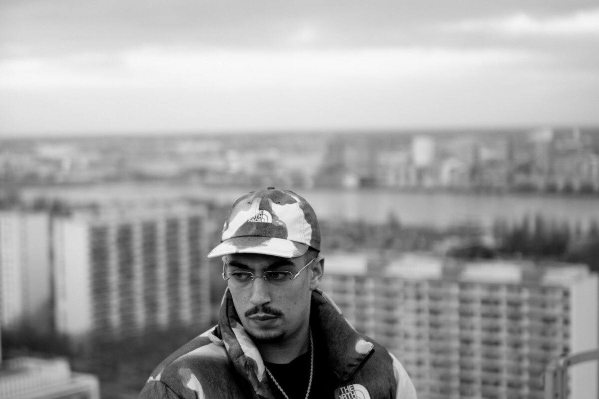 Ramzi brengt soundtrack "Broertje Luister" voor FC UNITED uit