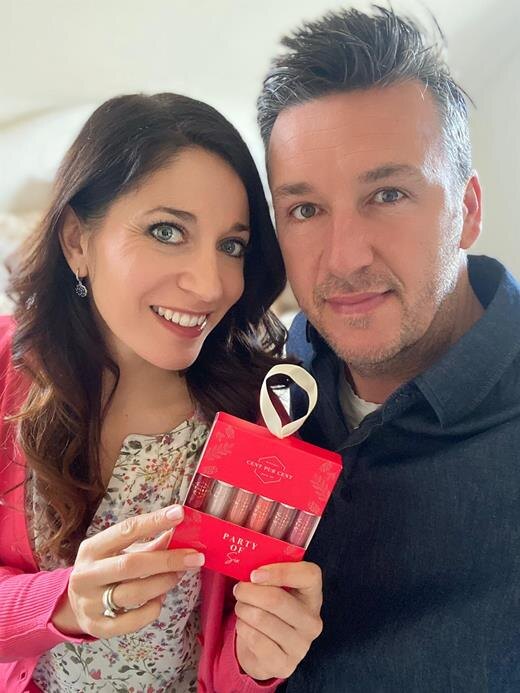 Ook Patje Krimson en Davy Gilles gaven dit Valentijnscadeau aan hun vrouwen!