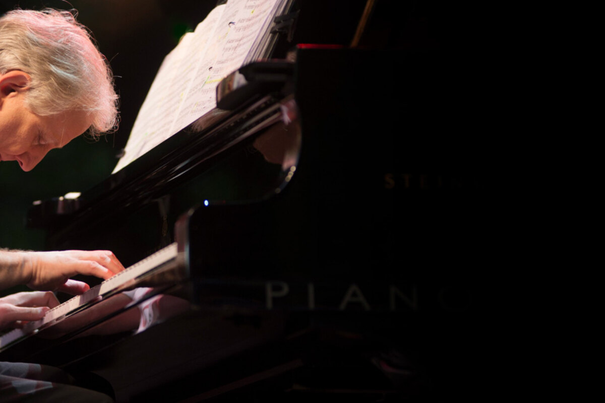 Première van Wim Mertens nieuwe project met blazersensemble op zondag 1 mei in De Bijloke
