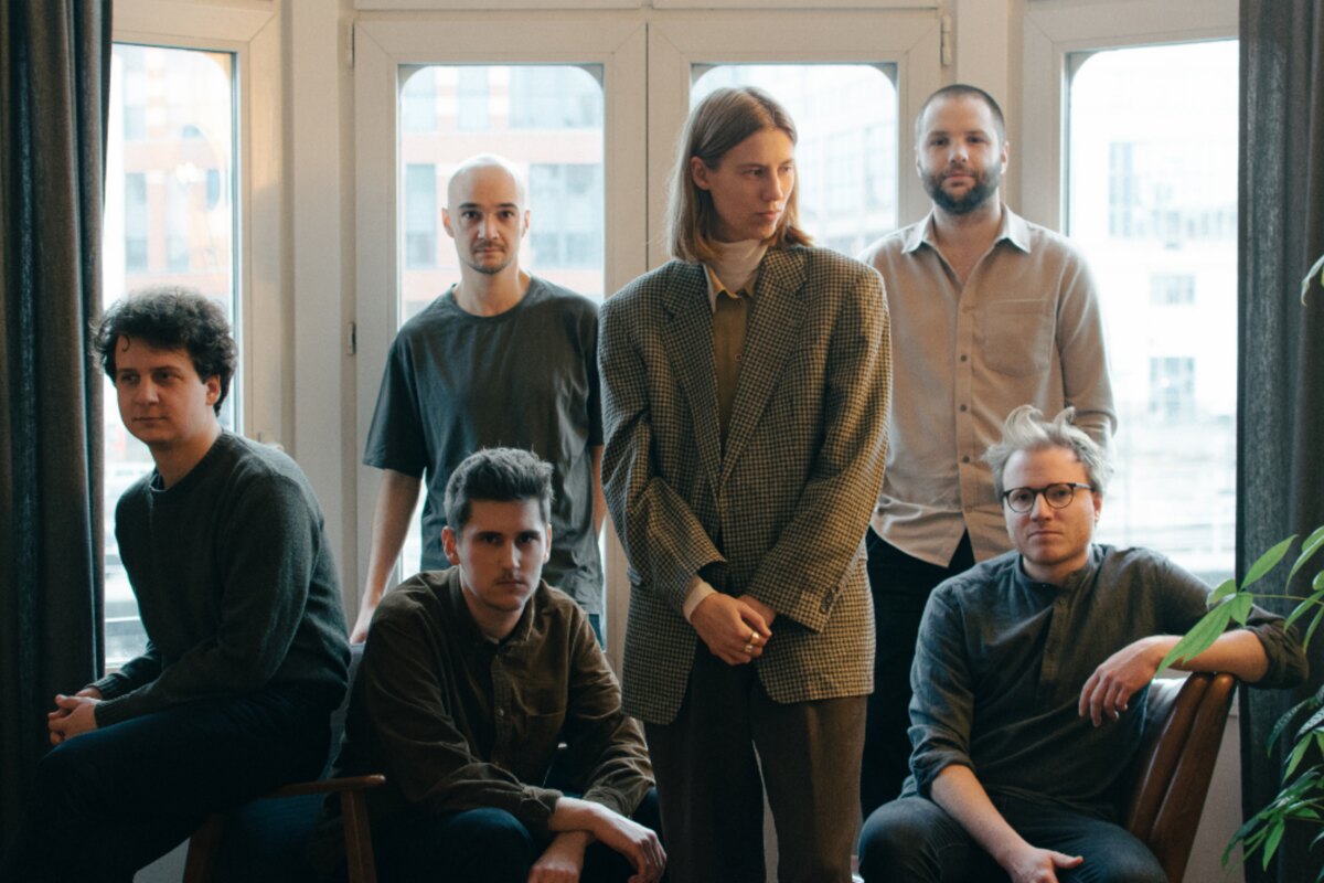 Whispering Sons releases new single 'Tilt' | LIVE 2022