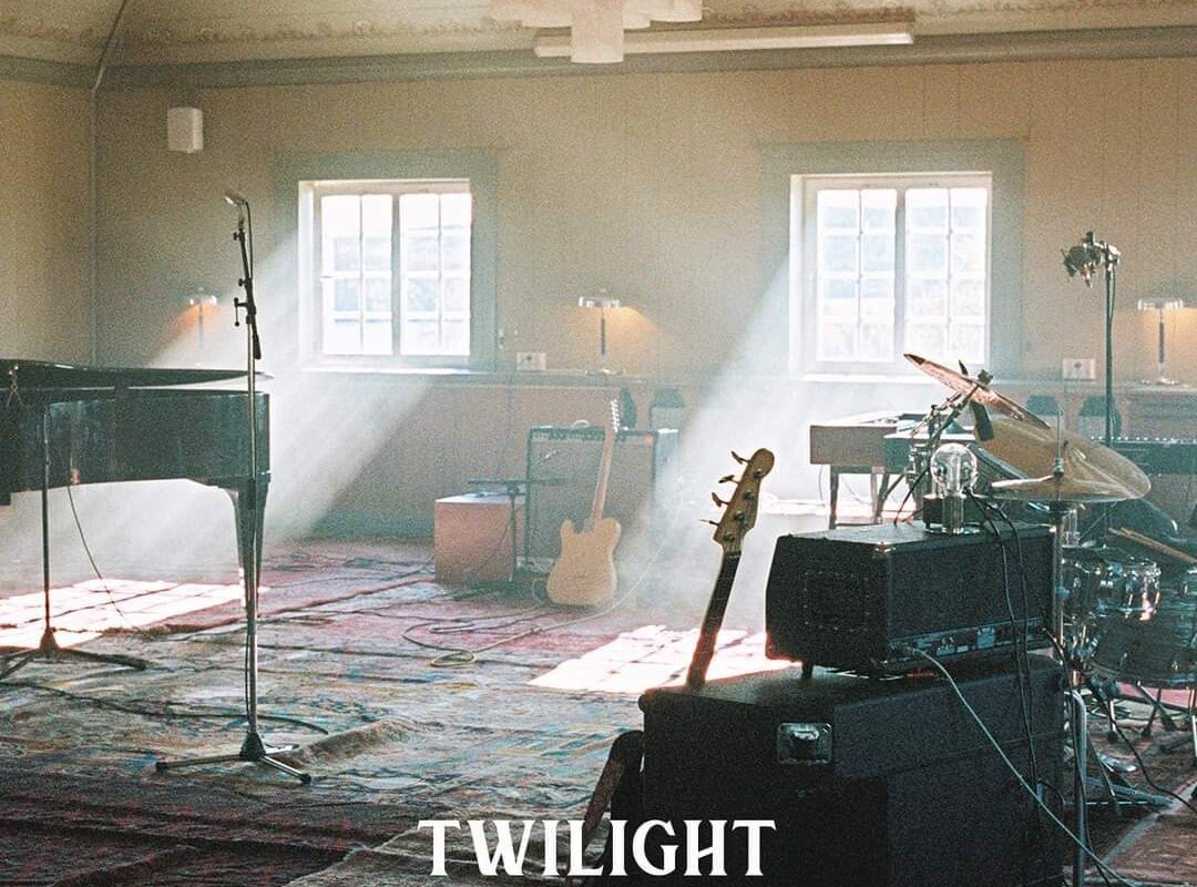 Jesper Lindell's rendition of Twilight by The Band // New album out on 18 March